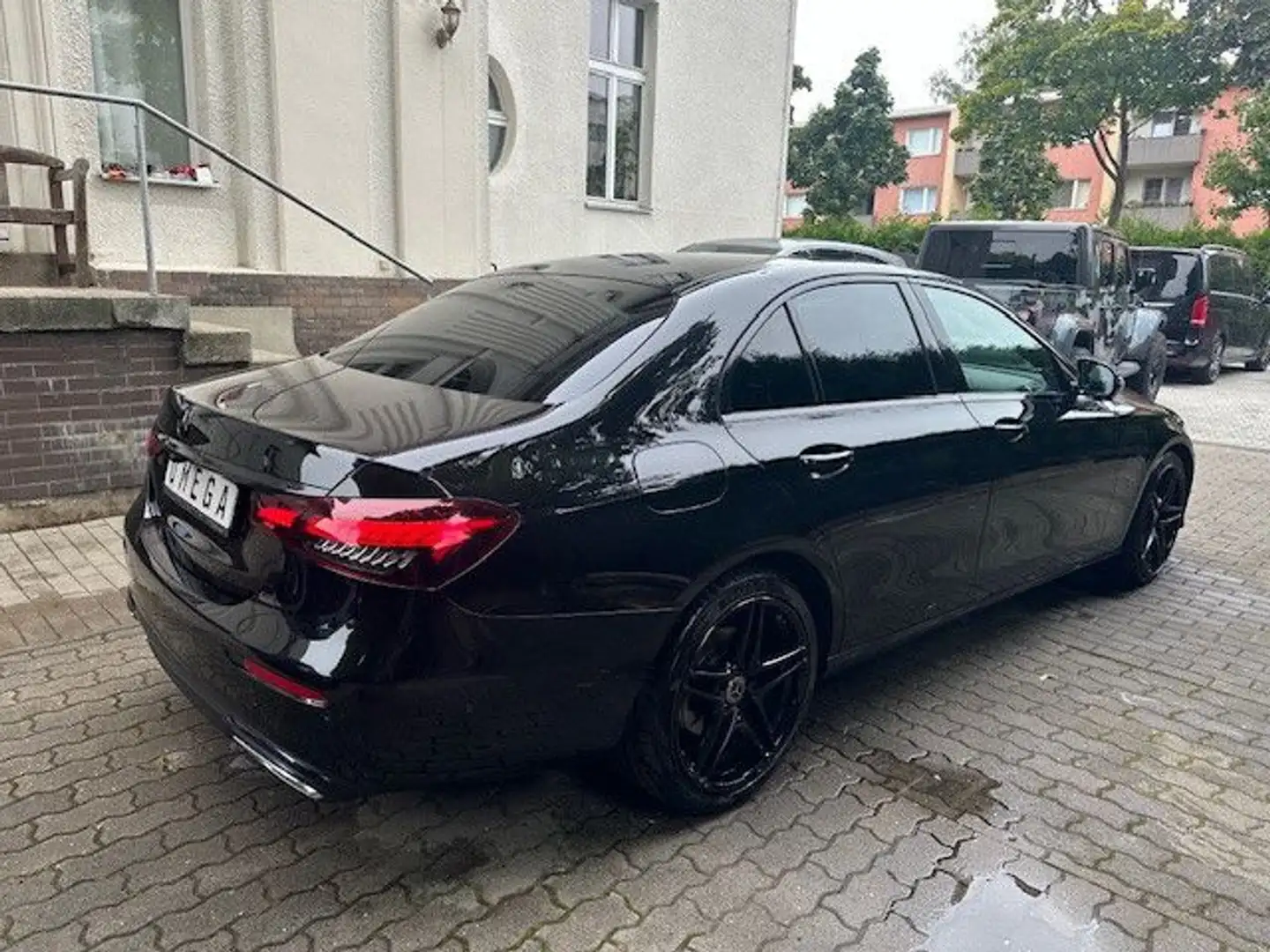 Mercedes-Benz E 220 d STERNENHIMMEL|WIDESCREEN|KAMERA|AMG 20" Schwarz - 2