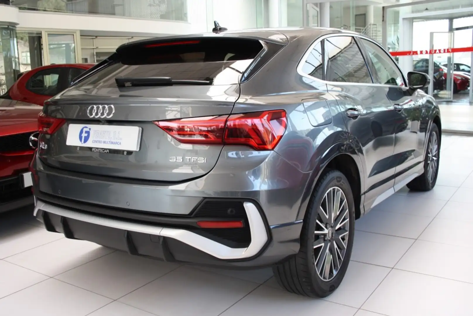 Audi Q3 Sportback 35 TFSI S line S tronic Gris - 2