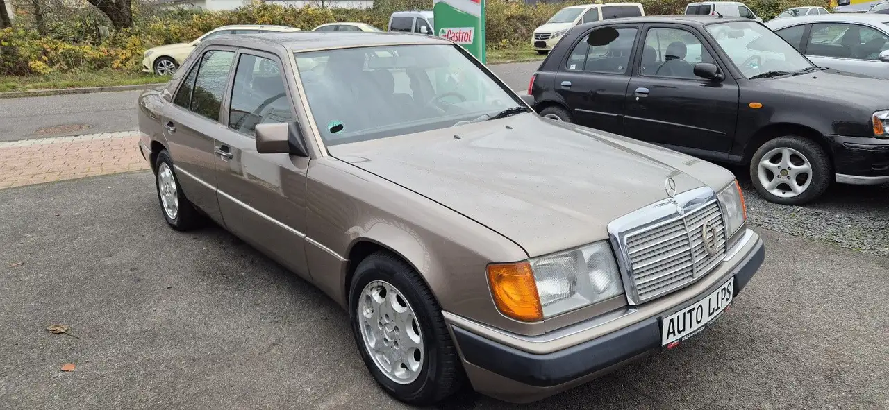 Mercedes-Benz E 230