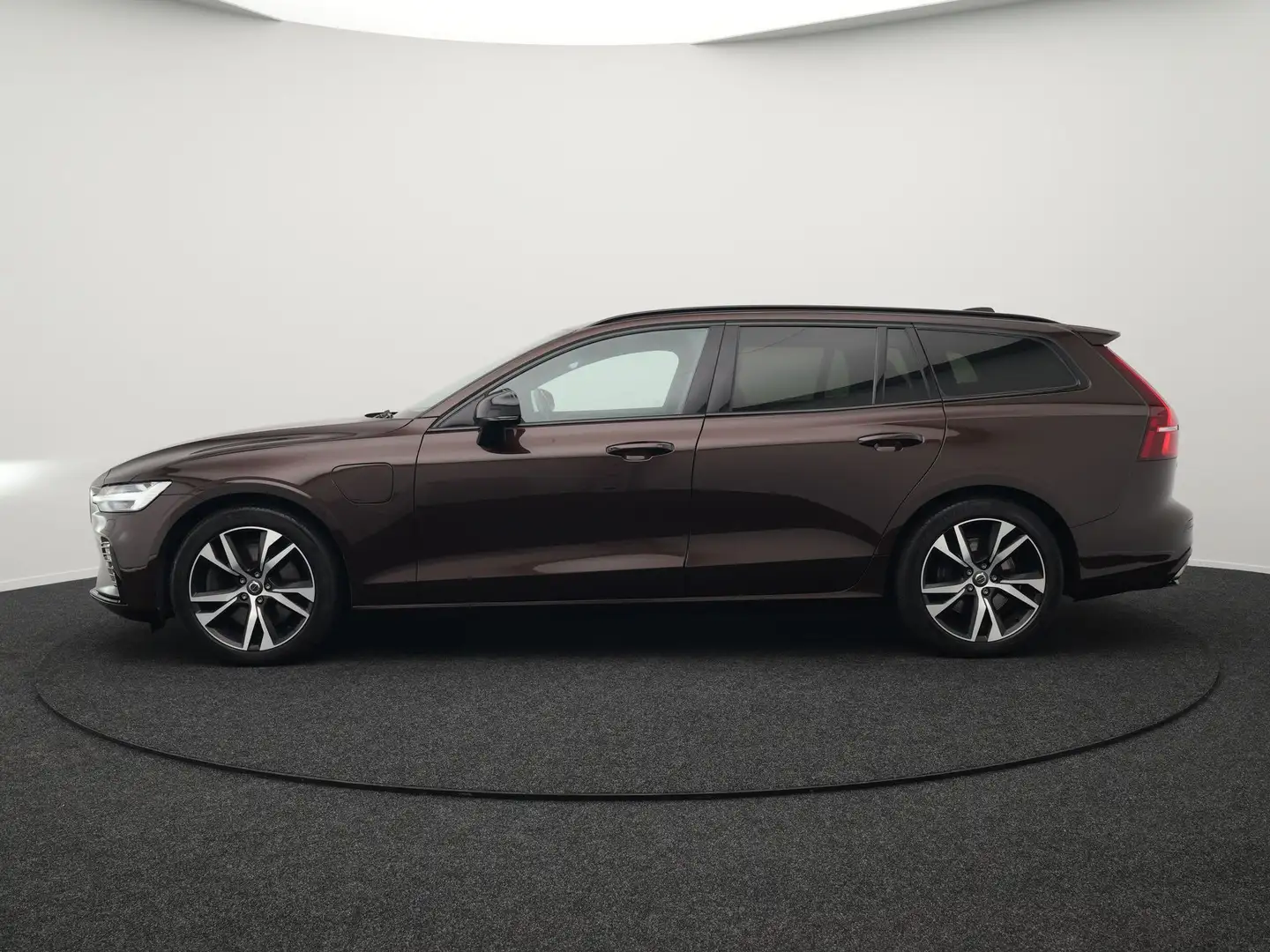 Volvo V60 T6 Recharge AWD R-Design Plug In Hybrid PHEV | Tre Braun - 2