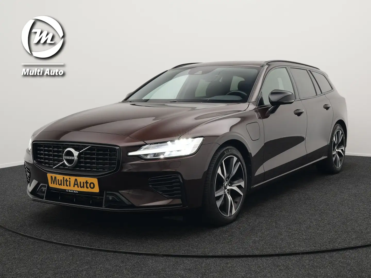 Volvo V60 T6 Recharge AWD R-Design Plug In Hybrid PHEV | Tre Braun - 1