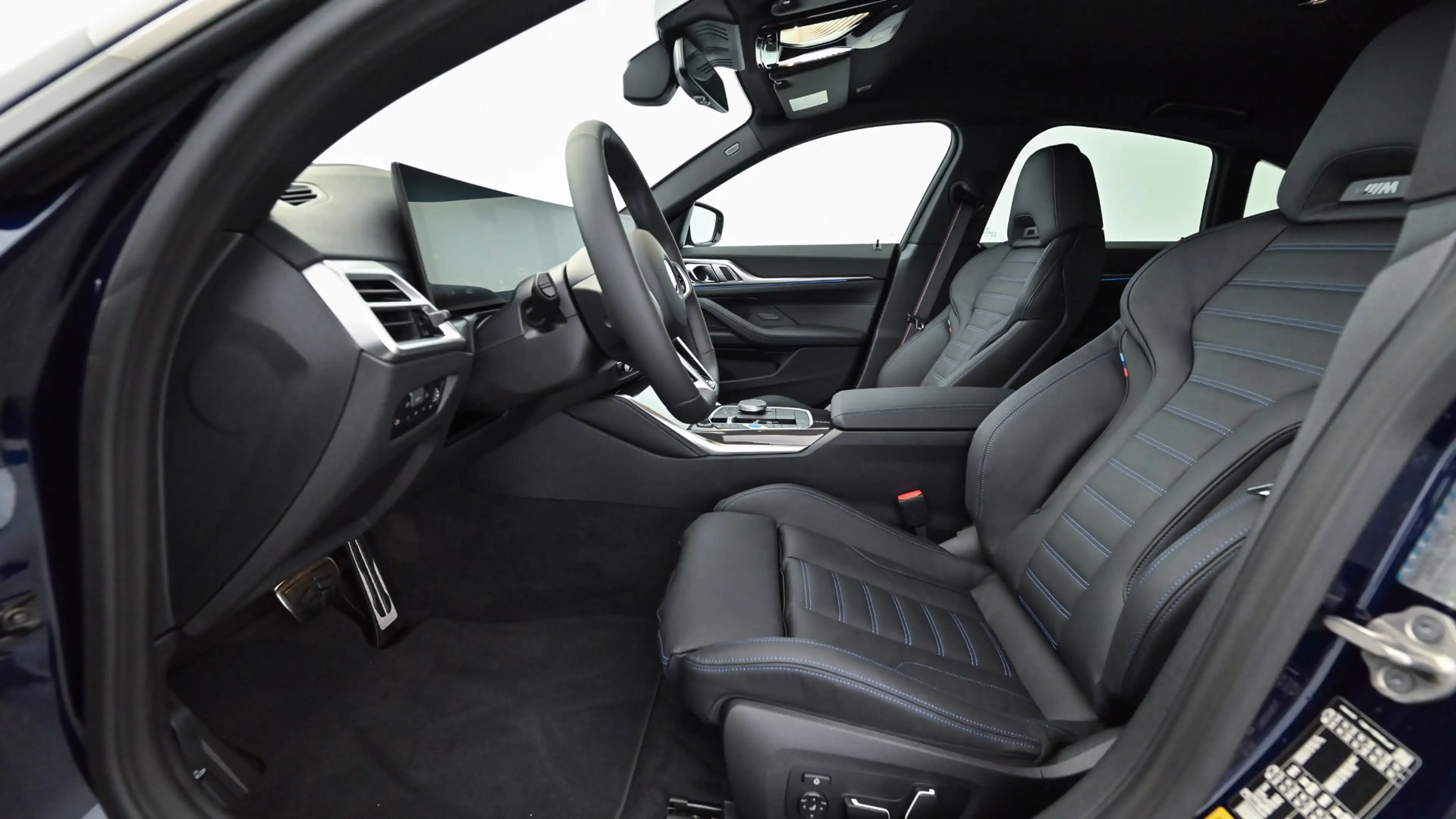 BMW i4 Gran Coupe xDrive40 — photo 11