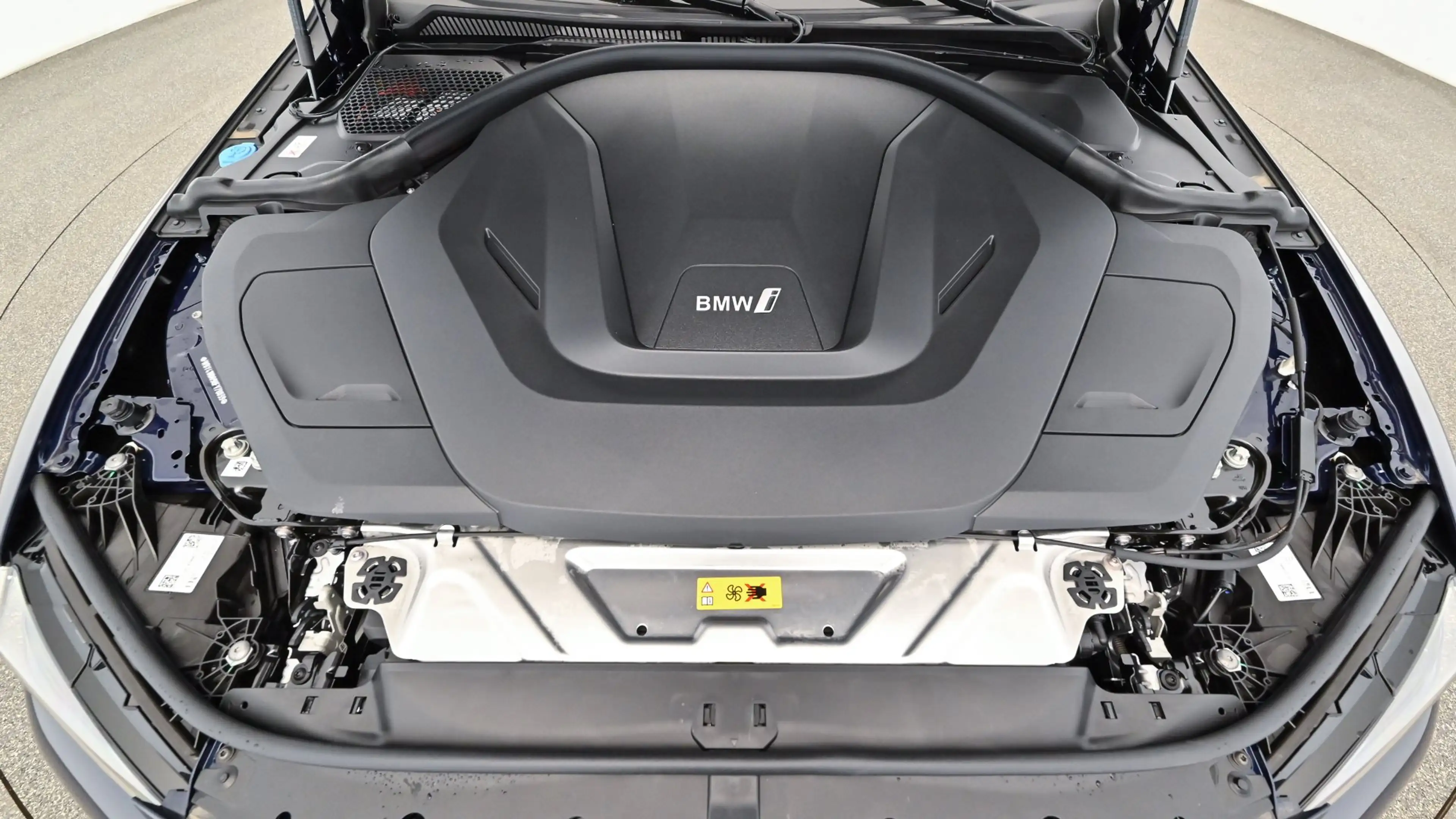 BMW i4 Gran Coupe xDrive40 — photo 12