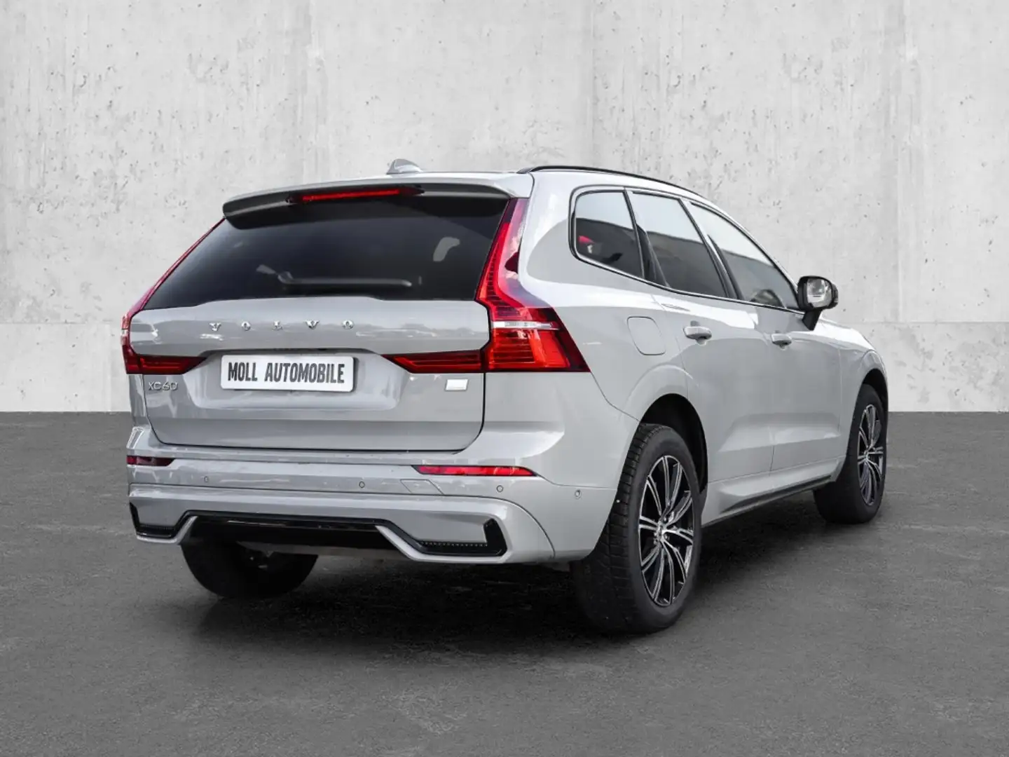 Volvo XC60 Plus Dark Recharge Plug-In Hybrid AWD T8 Twin Engi Grau - 2