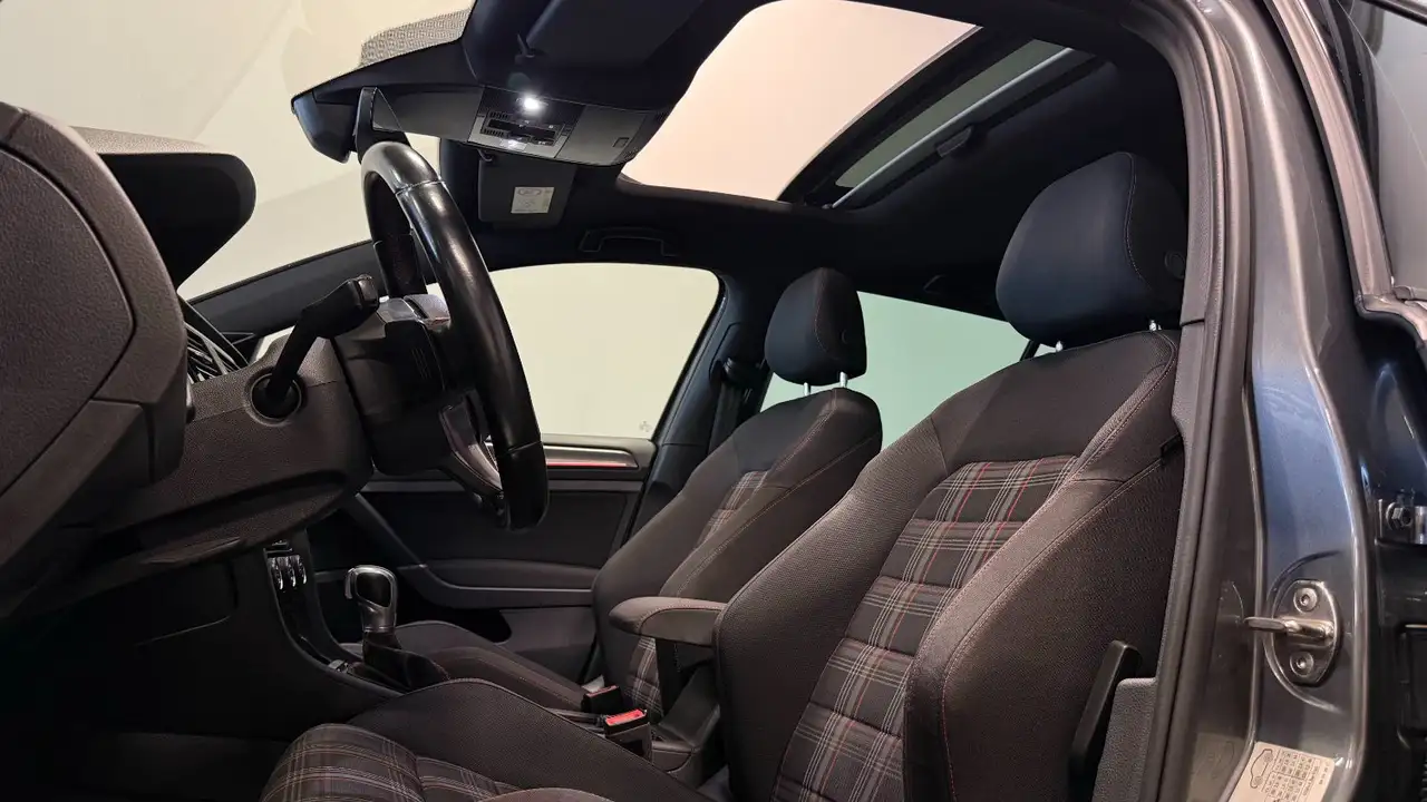 Volkswagen Golf GTI — photo 6