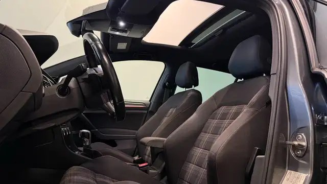 Volkswagen Golf view 6