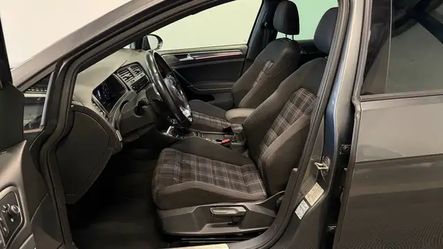Volkswagen Golf view 5