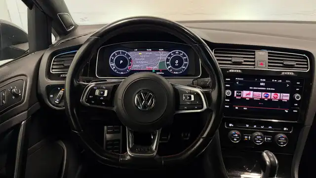 Volkswagen Golf view 4