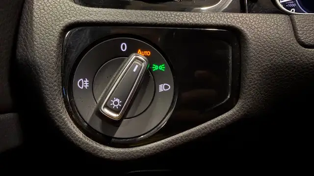Volkswagen Golf view 12
