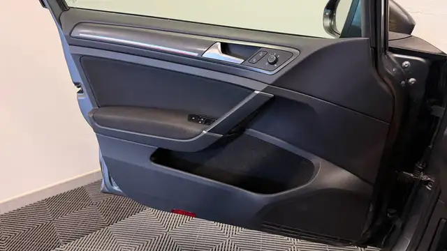 Volkswagen Golf view 8