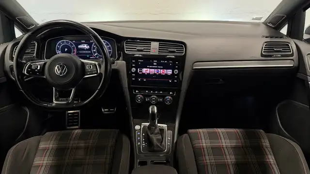 Volkswagen Golf view 3