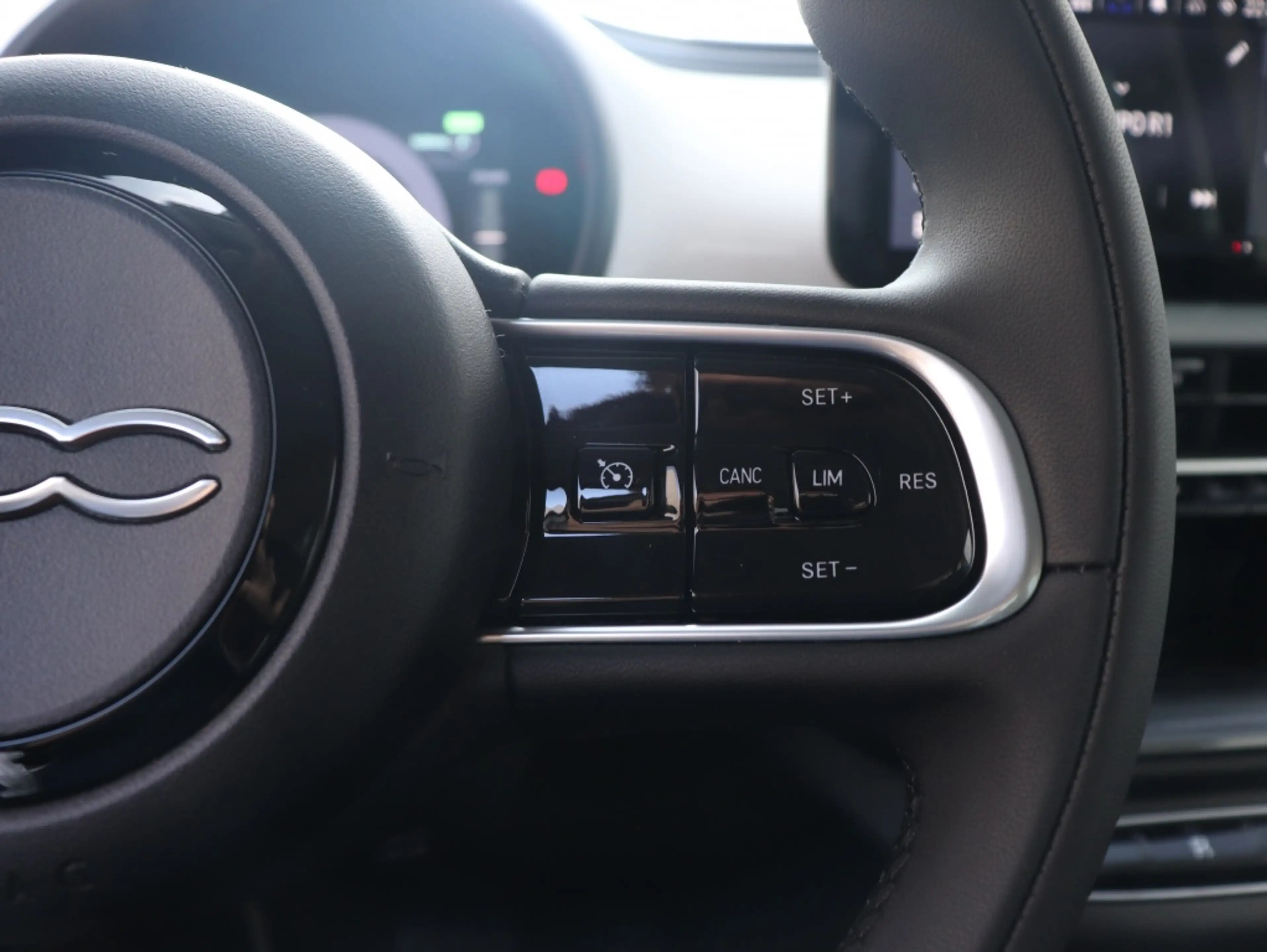 Fiat 500e Icon 42KWH | Camera | Carplay | Winter | Style | C — photo 8
