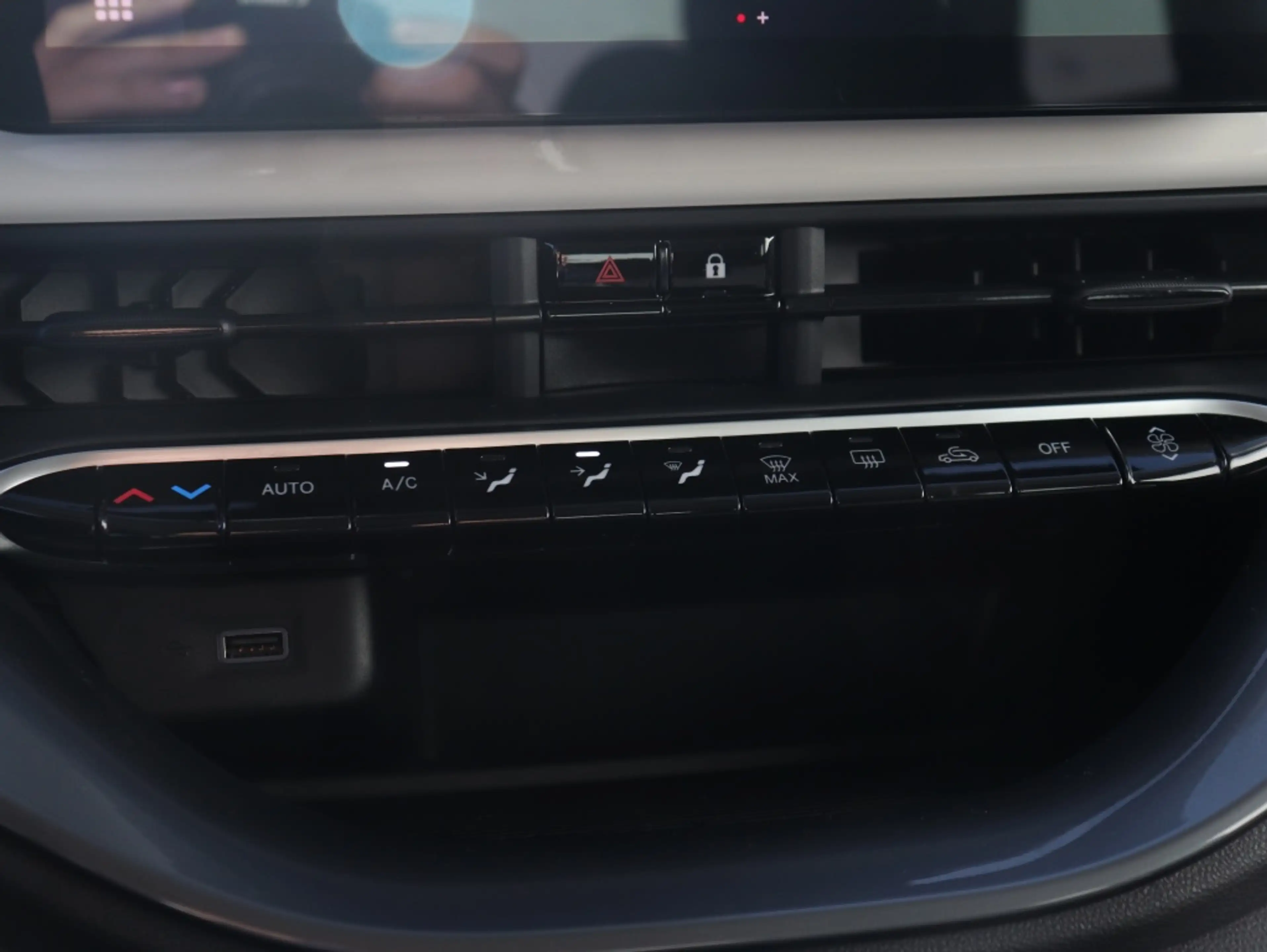 Fiat 500e Icon 42KWH | Camera | Carplay | Winter | Style | C — photo 13