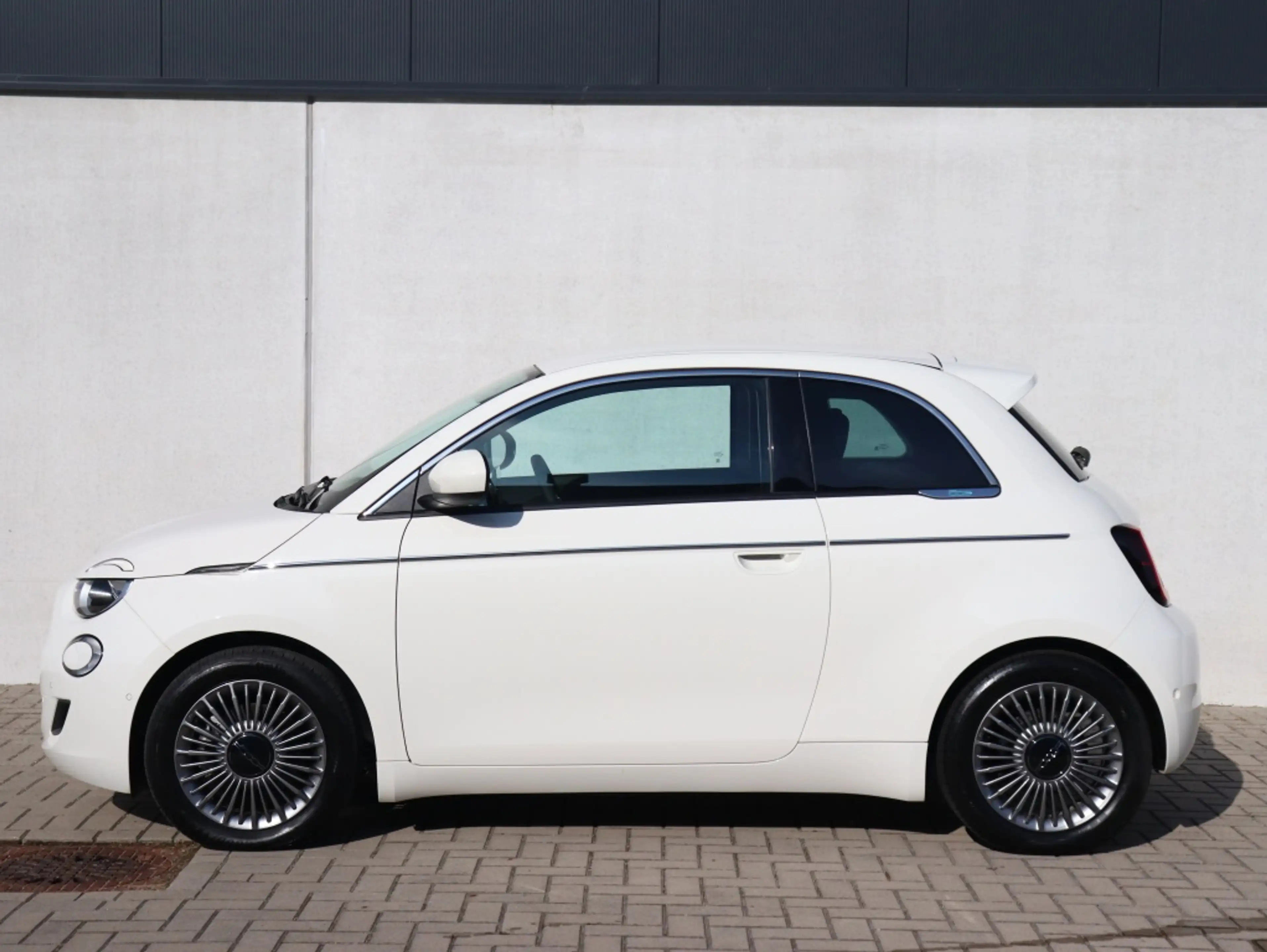 Fiat 500e Icon 42KWH | Camera | Carplay | Winter | Style | C — photo 3