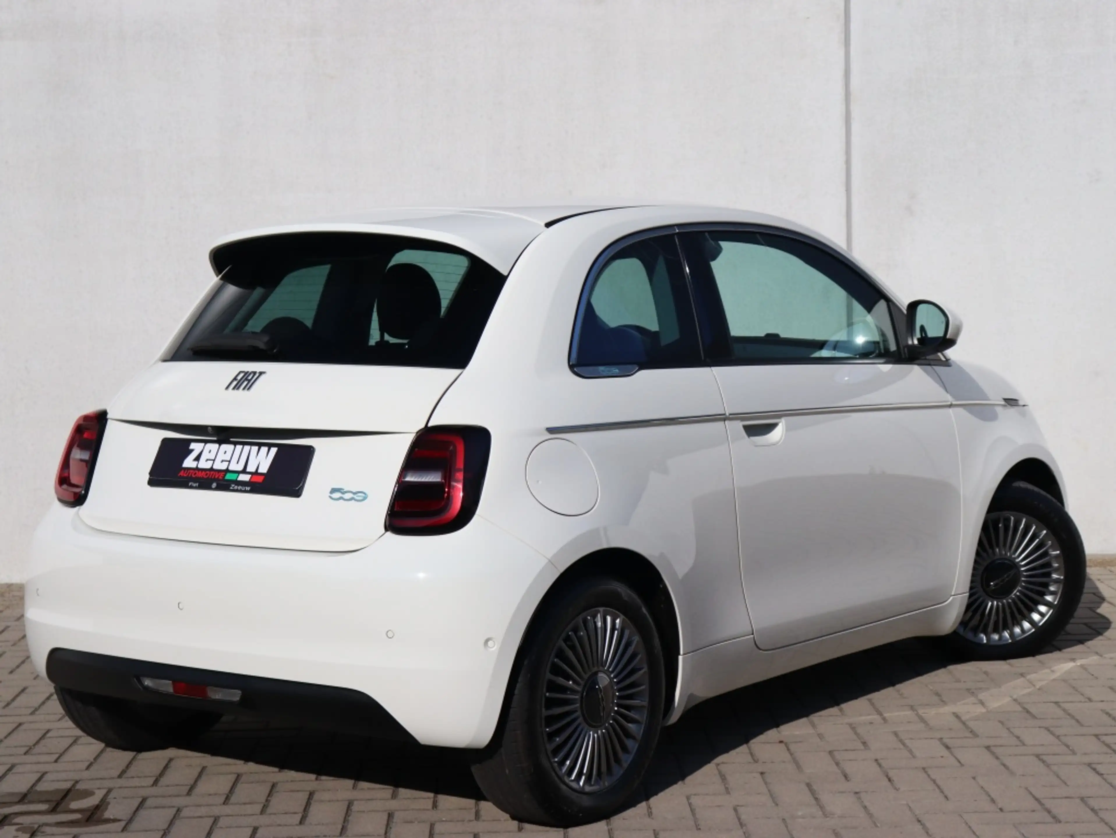 Fiat 500e Icon 42KWH | Camera | Carplay | Winter | Style | C — photo 4