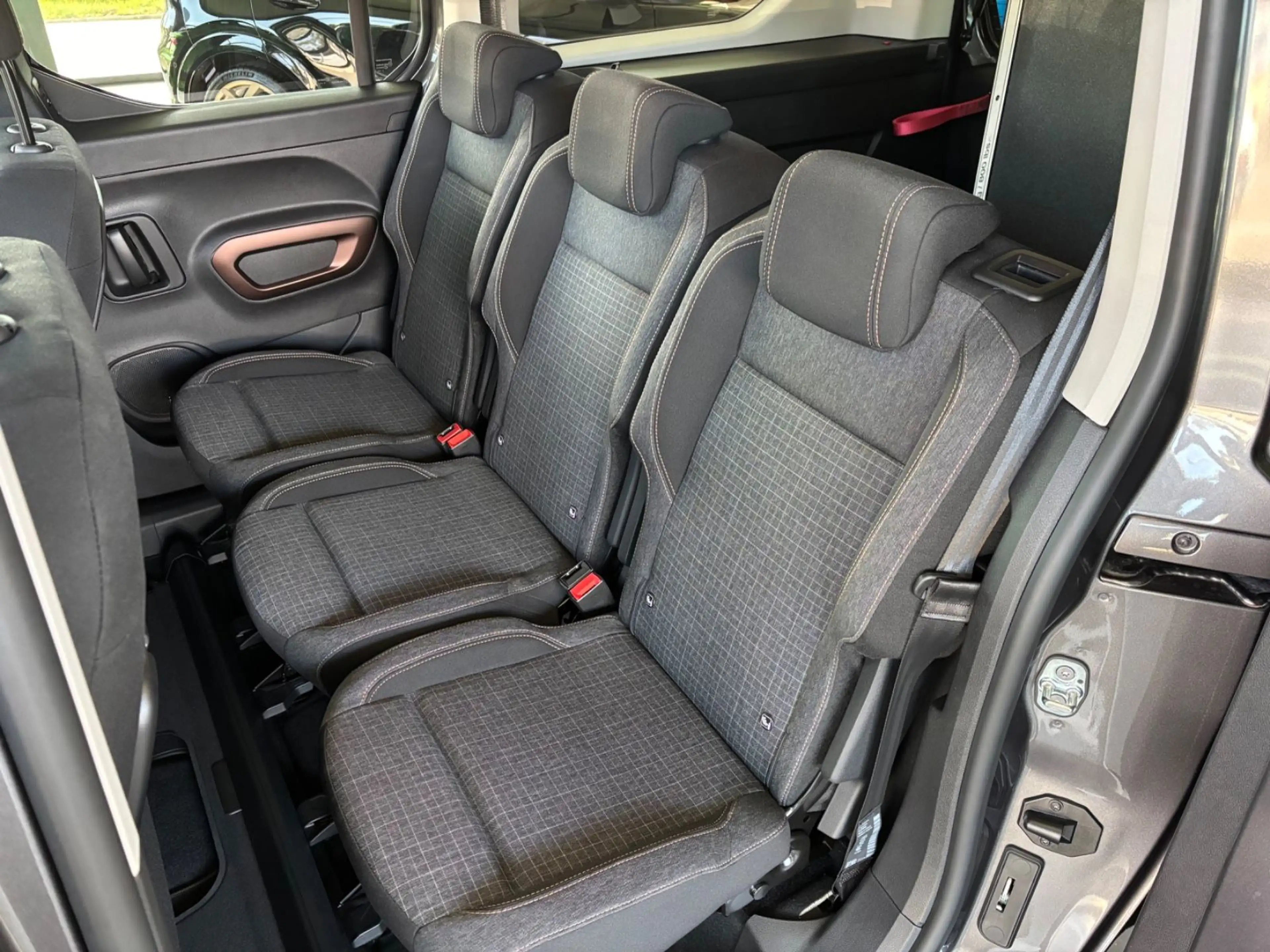Peugeot Rifter Allure L2 - Rollstuhlfahrzeug AMF — photo 11