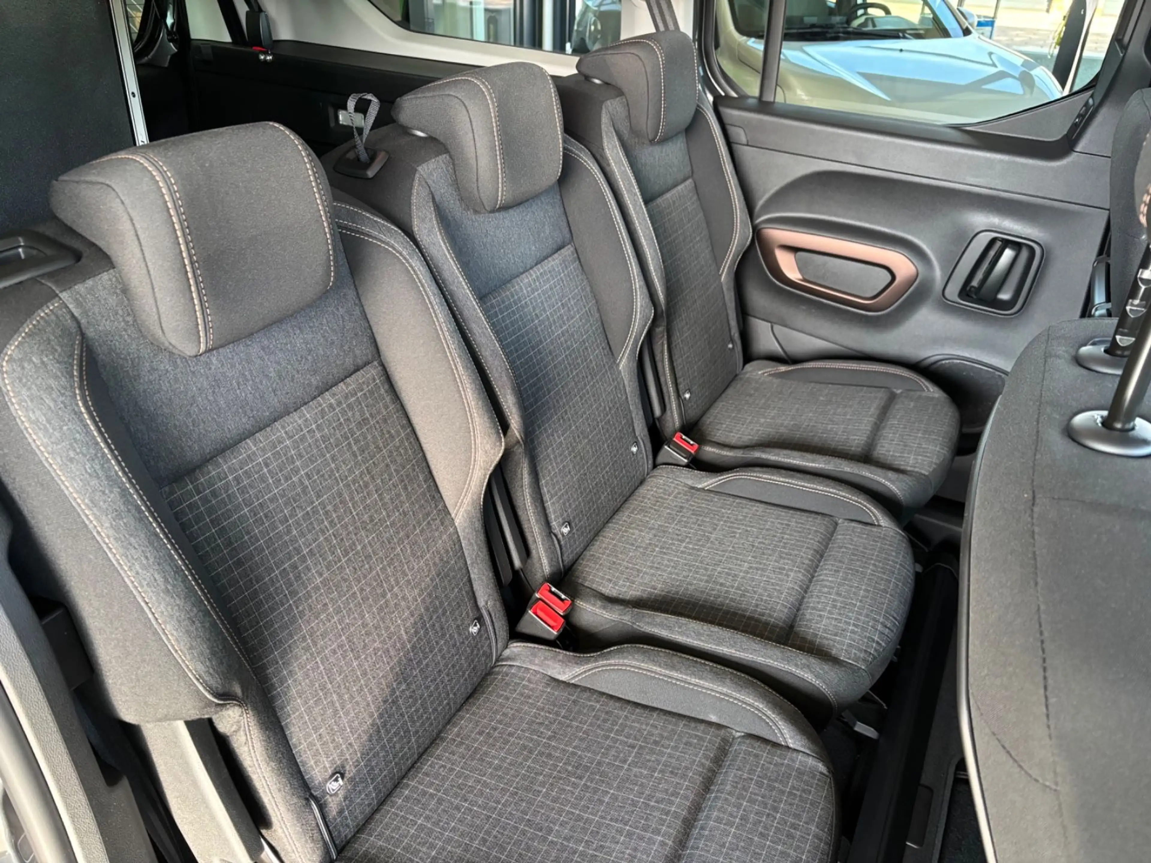 Peugeot Rifter Allure L2 - Rollstuhlfahrzeug AMF — photo 10