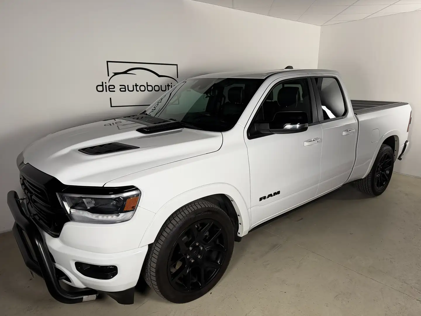 Dodge RAM Quad Cab Laramie Night Edition Sport // BLICKFANG Weiß - 1