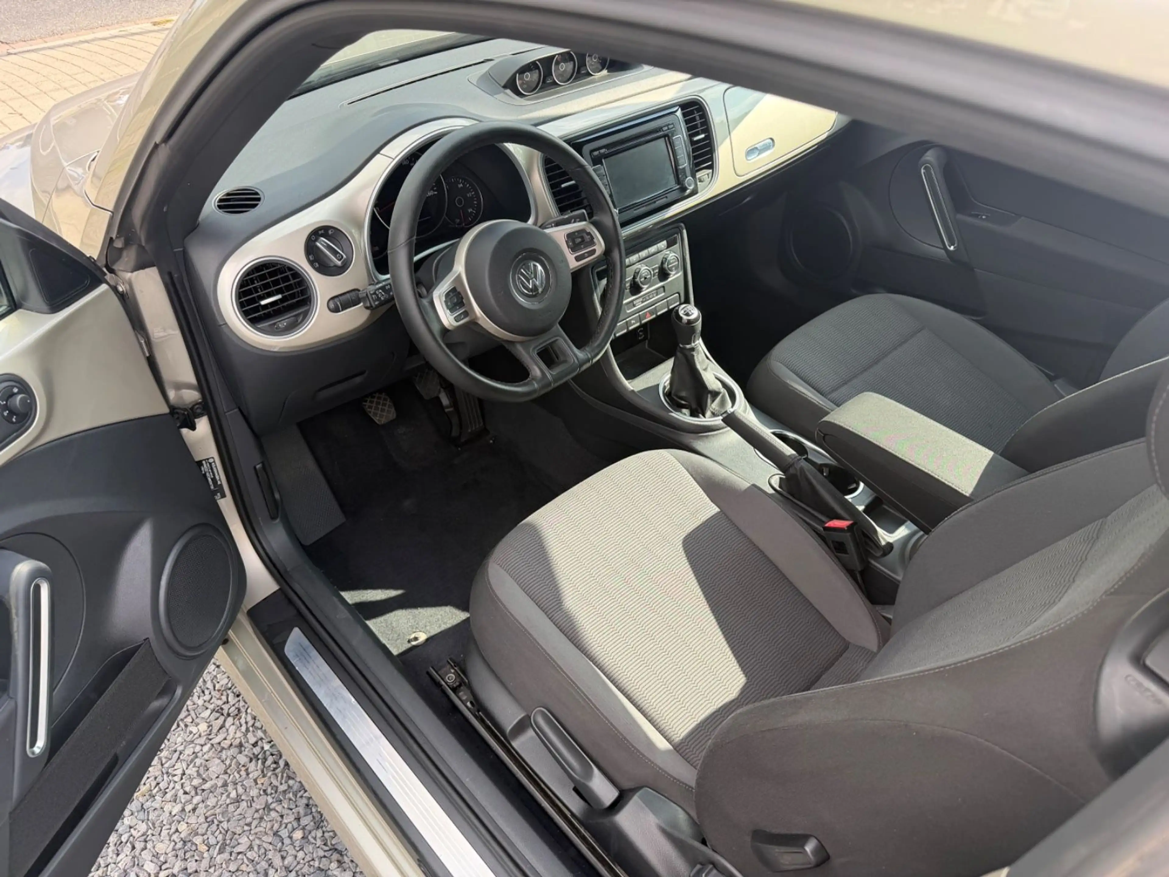Volkswagen Beetle Lim. Design+KLIMATRONIK+PDC+SITZ.H+ — photo 9