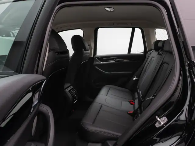 BMW X3 view 25