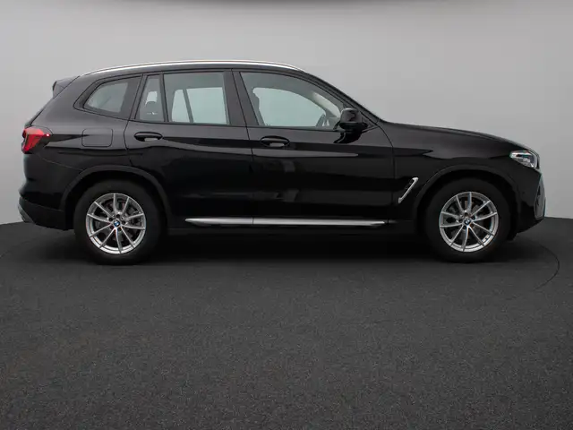 BMW X3 view 5