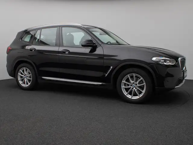 BMW X3 view 4