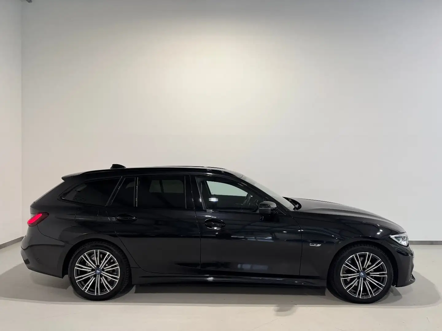 BMW 320 e G21 Aut/M-Sport/CockpitPRO/AHK/KEYLESS/ACC/Laser Schwarz - 2