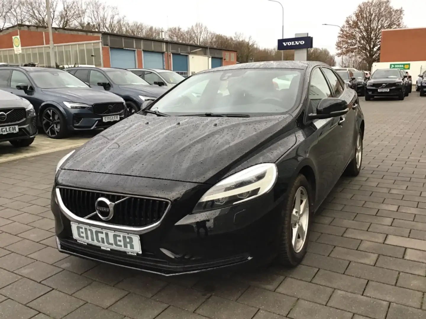 Volvo V40 D4 Momentum Stdhzg. PanoDach Cam Schwarz - 2