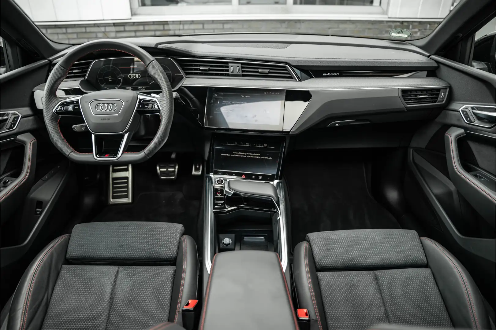 Audi Q8 e-tron Sportback 55 quattro S Edition 115 kWh Grau - 2