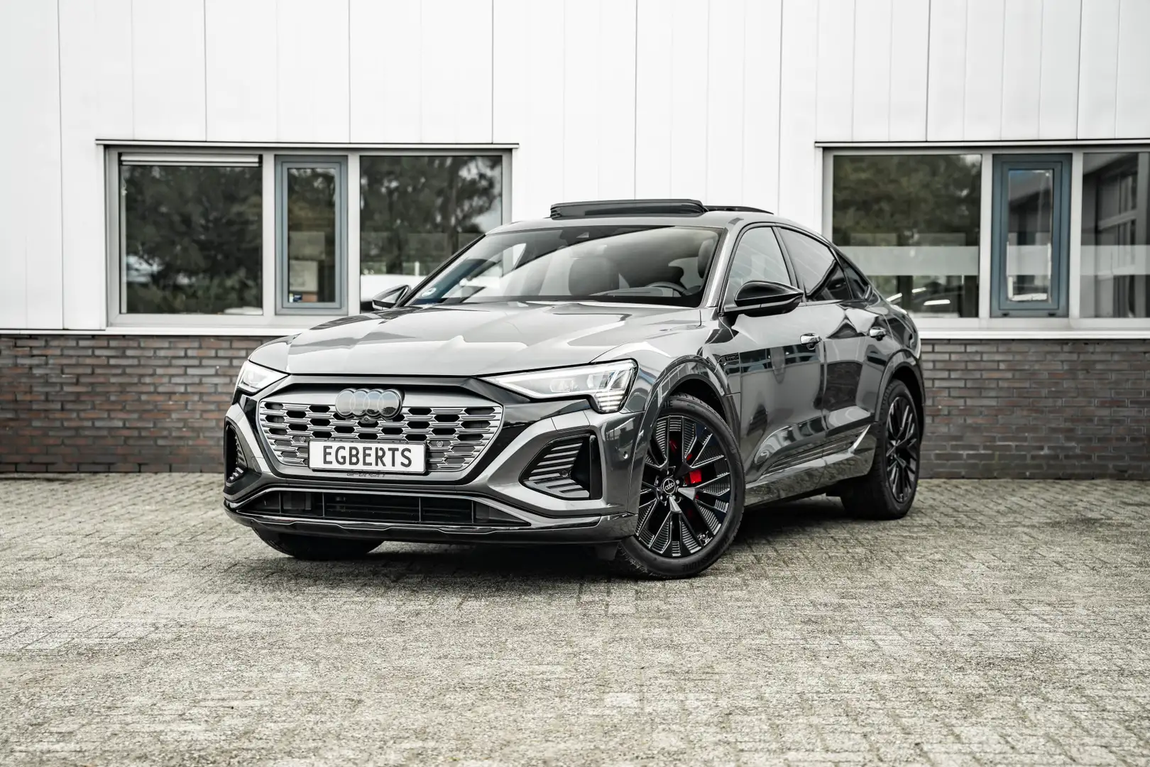 Audi Q8 e-tron Sportback 55 quattro S Edition 115 kWh Grau - 1