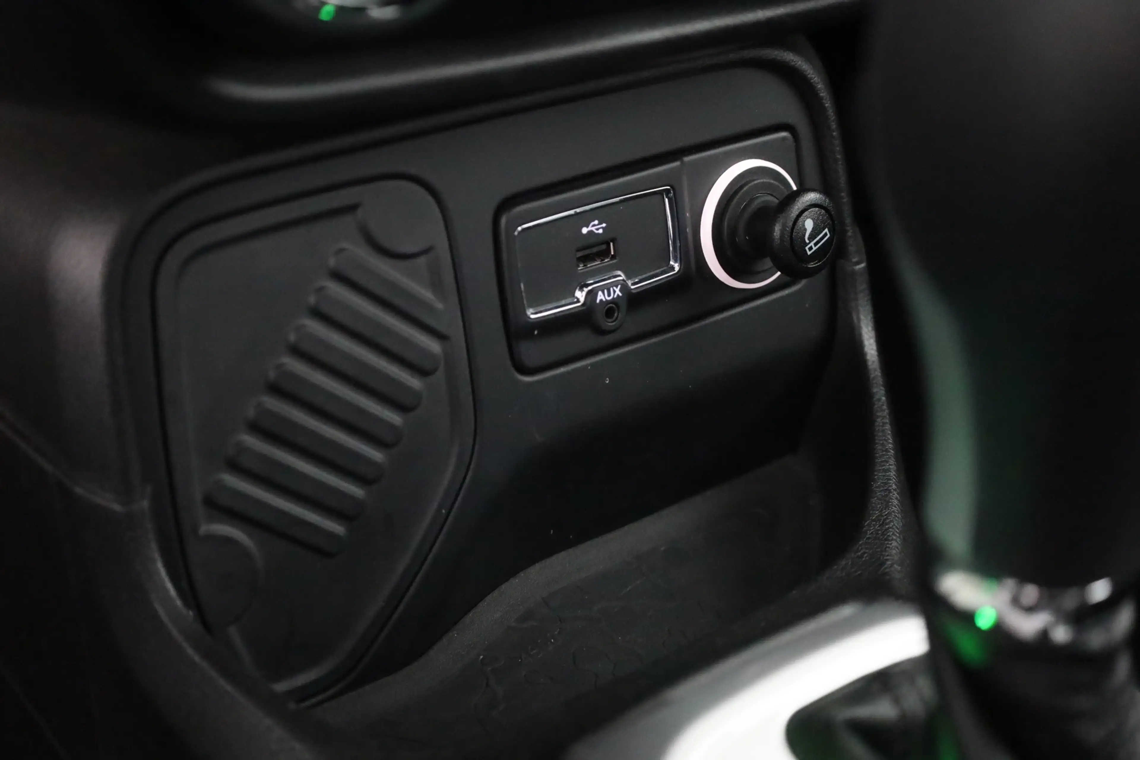 Jeep Renegade 1.4 MultiAir Aut. Navi Sitzheizung AHK — photo 14