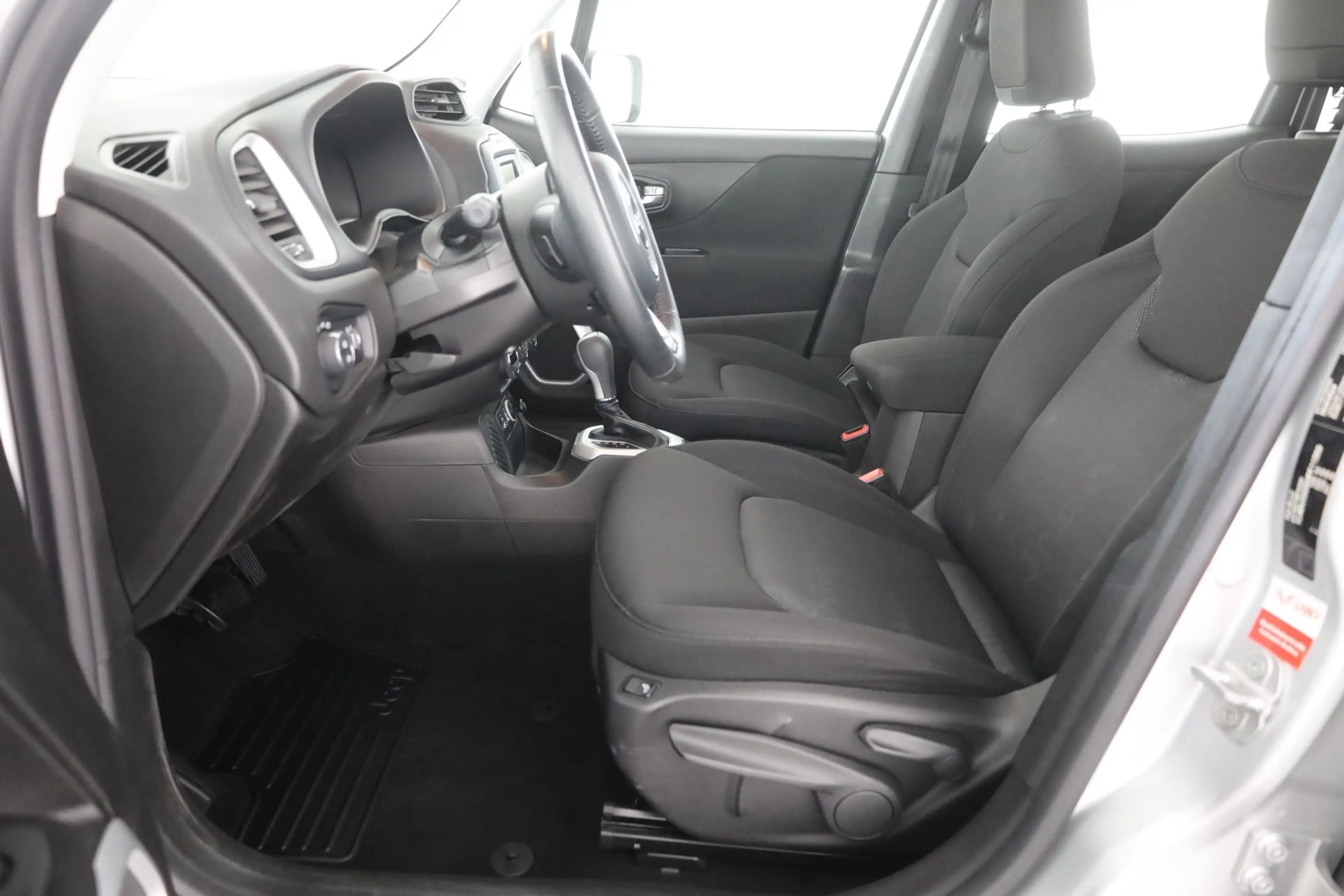Jeep Renegade 1.4 MultiAir Aut. Navi Sitzheizung AHK — photo 17