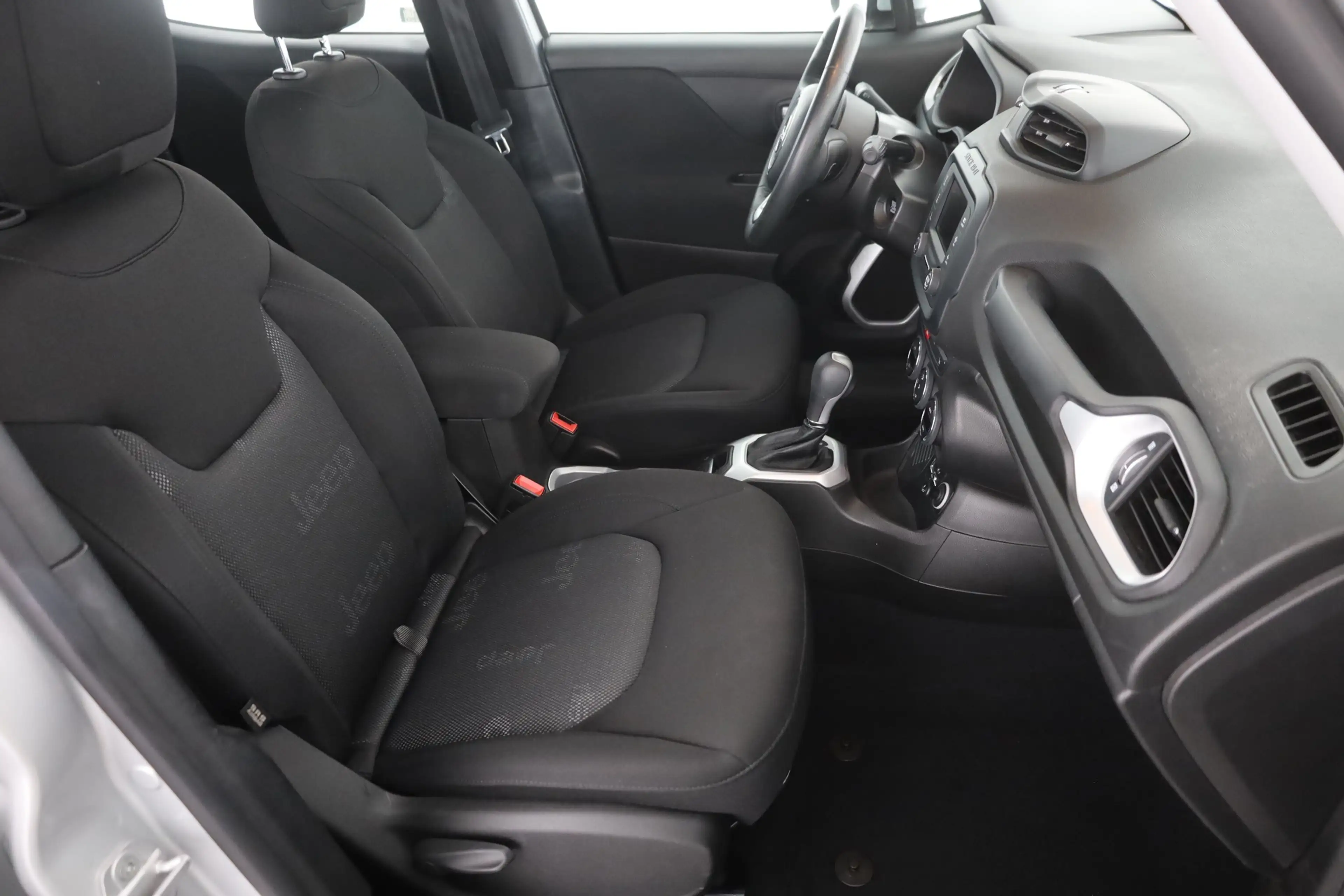Jeep Renegade 1.4 MultiAir Aut. Navi Sitzheizung AHK — photo 18