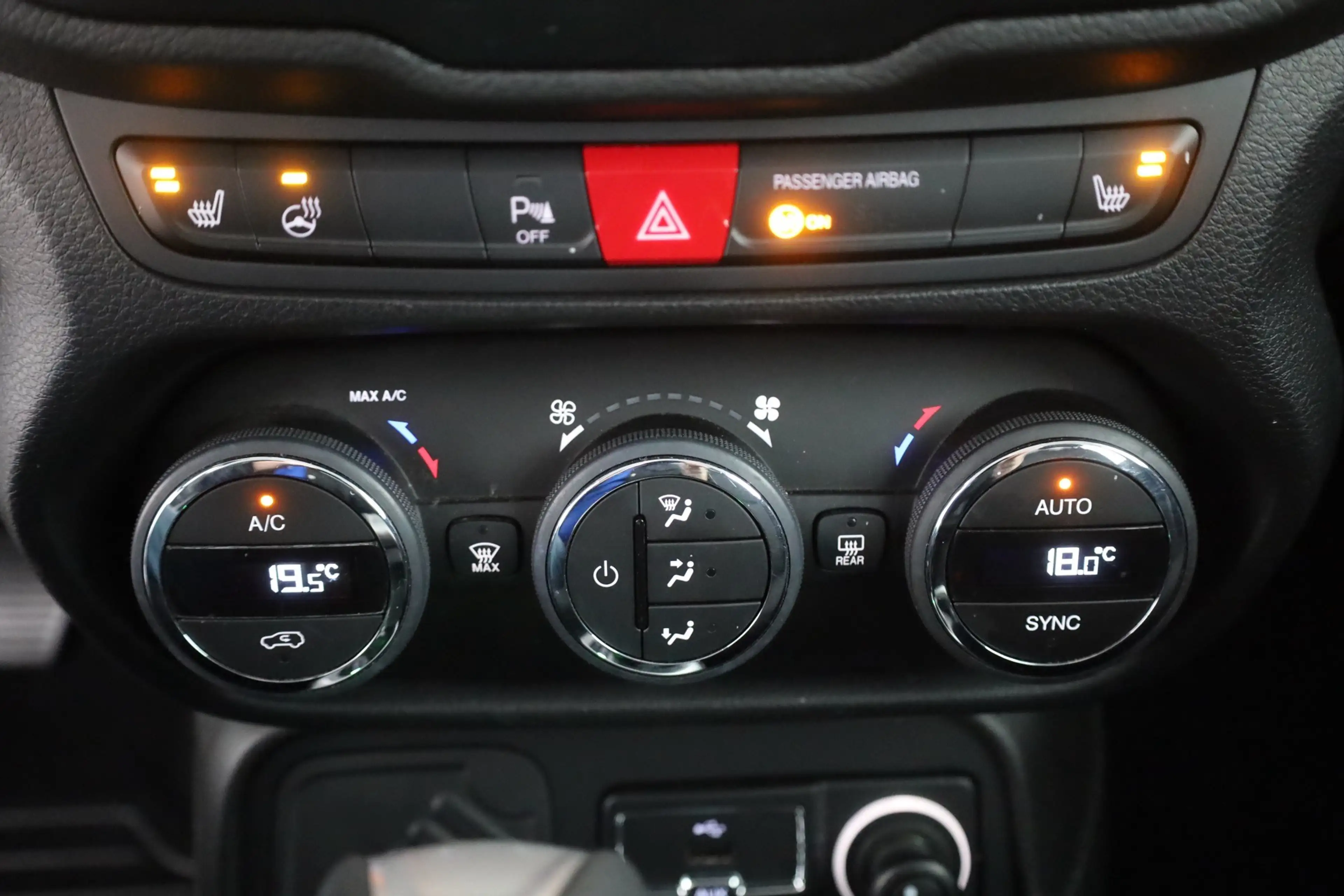 Jeep Renegade 1.4 MultiAir Aut. Navi Sitzheizung AHK — photo 13