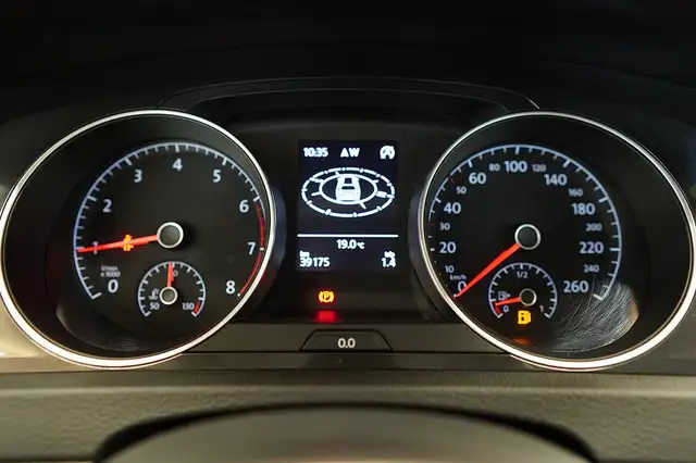 Volkswagen Golf view 25