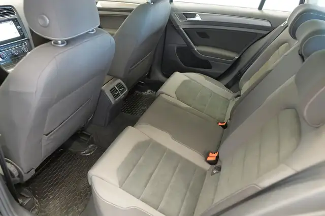 Volkswagen Golf view 18