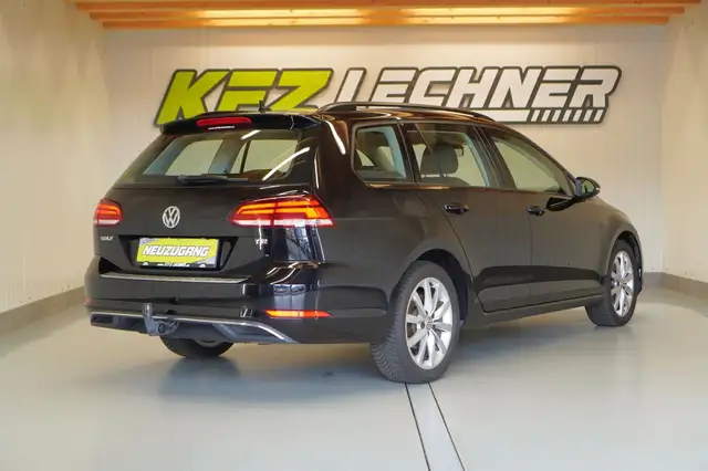 Volkswagen Golf view 4