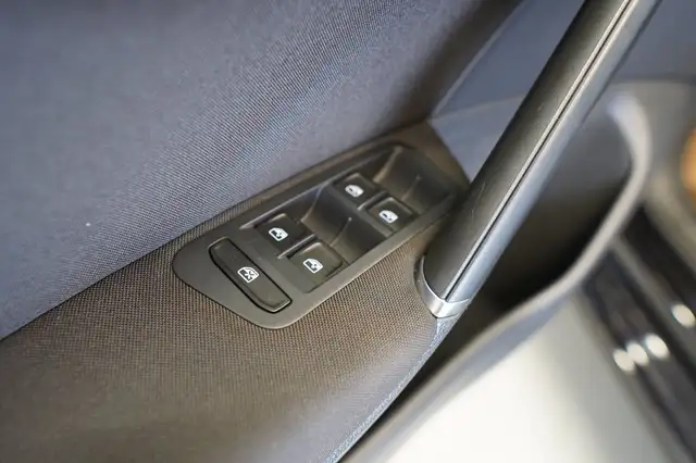 Volkswagen Golf view 16