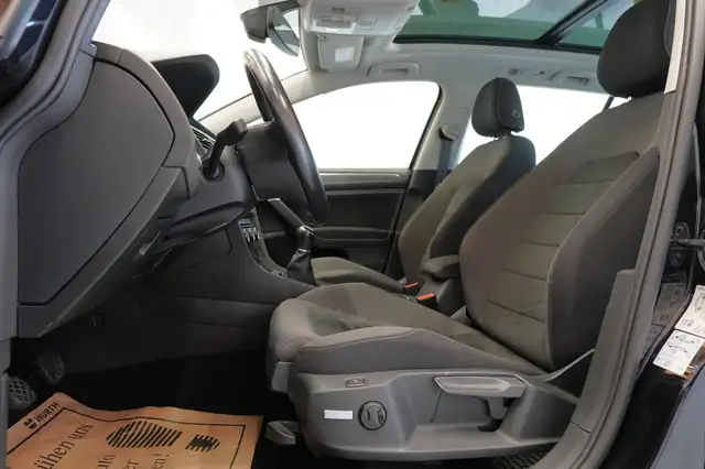 Volkswagen Golf view 17