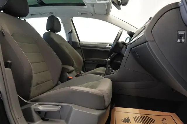 Volkswagen Golf view 21
