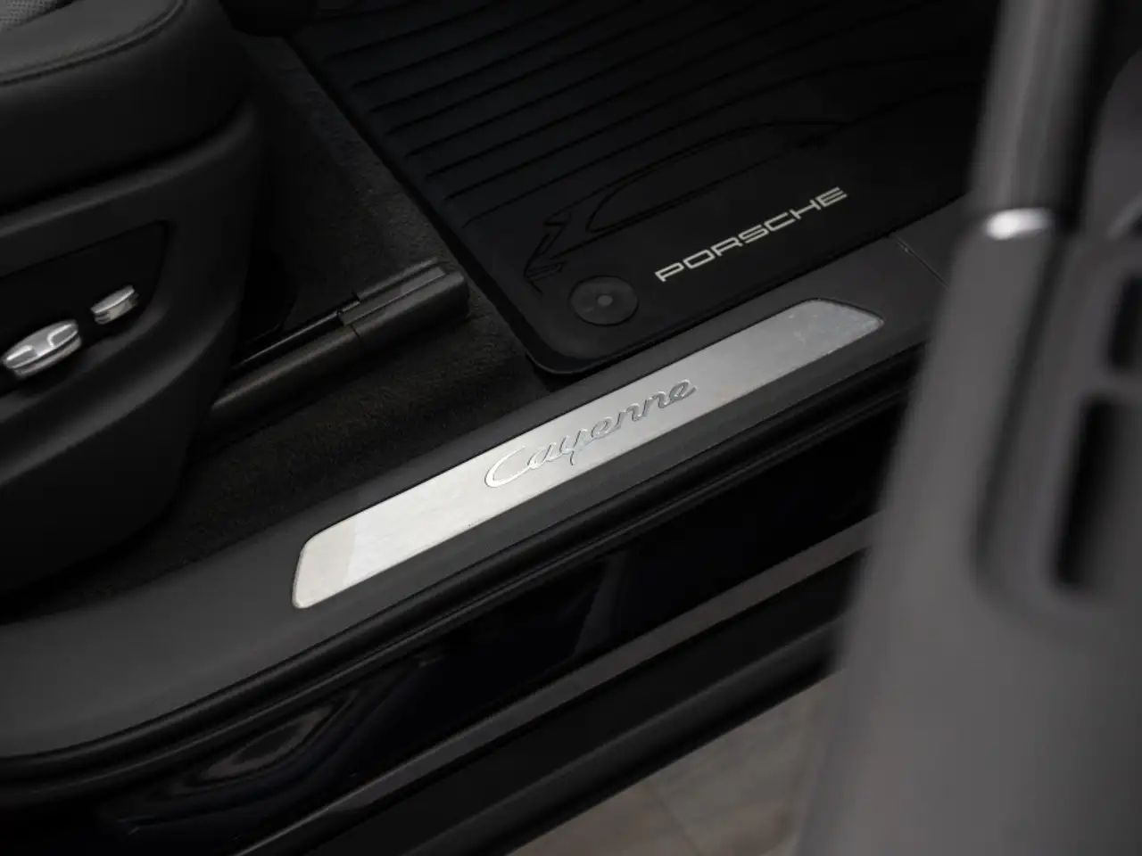Porsche Cayenne снимка Porsche Cayenne