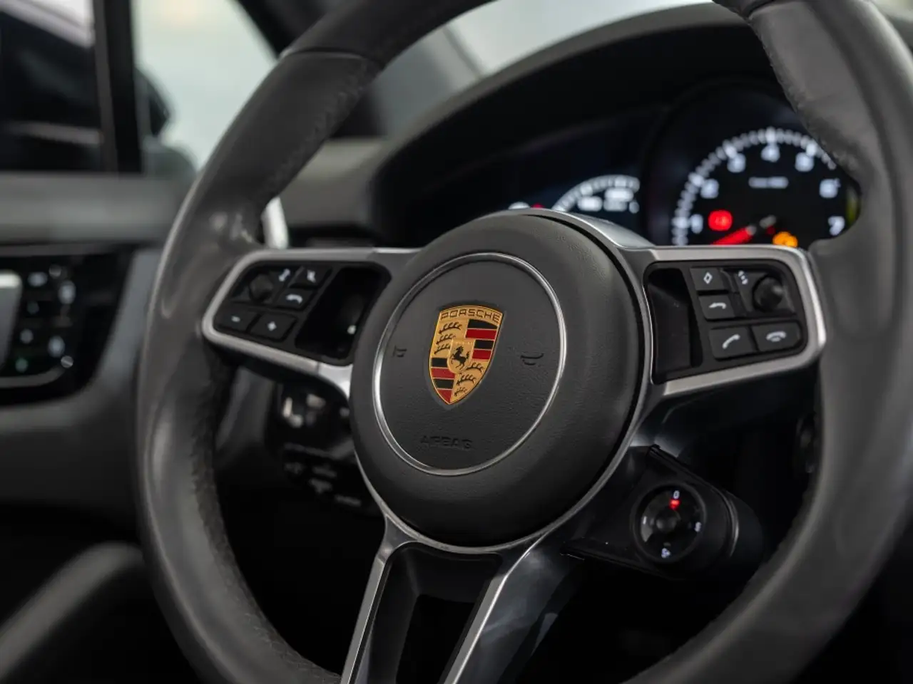 Porsche Cayenne снимка Porsche Cayenne