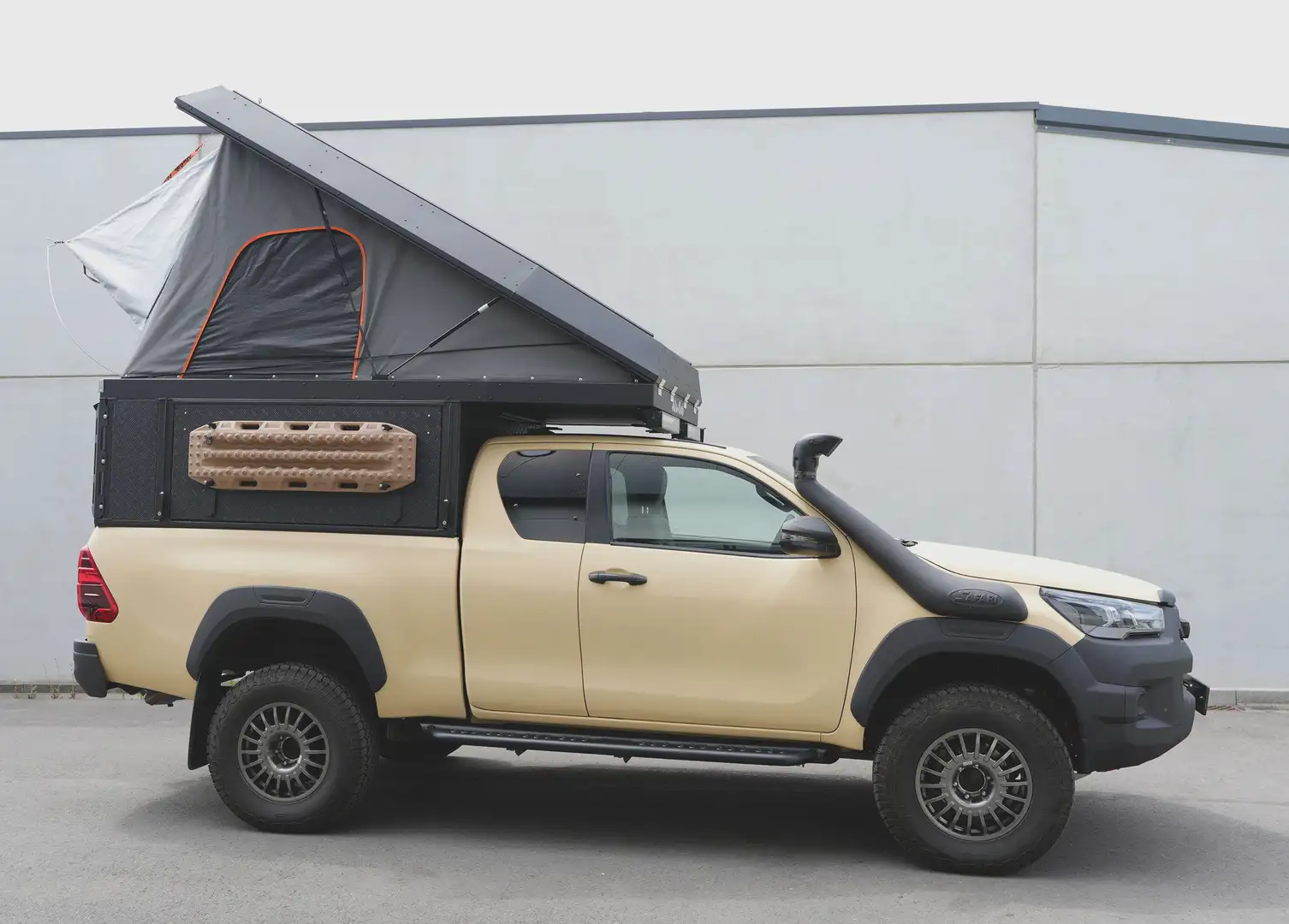 Toyota Hilux Hilux 2.8 D-4D 4WD Invincible Beige - 1