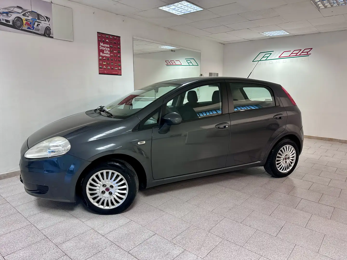 Fiat Grande Punto 5p 1.4 Dynamic 77cv Grau - 2