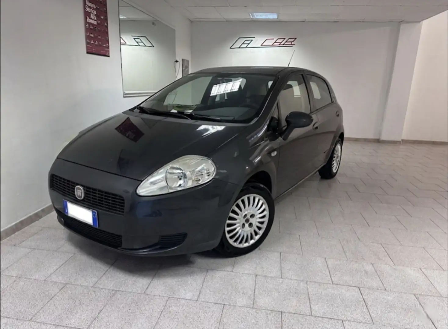 Fiat Grande Punto 5p 1.4 Dynamic 77cv Grau - 1