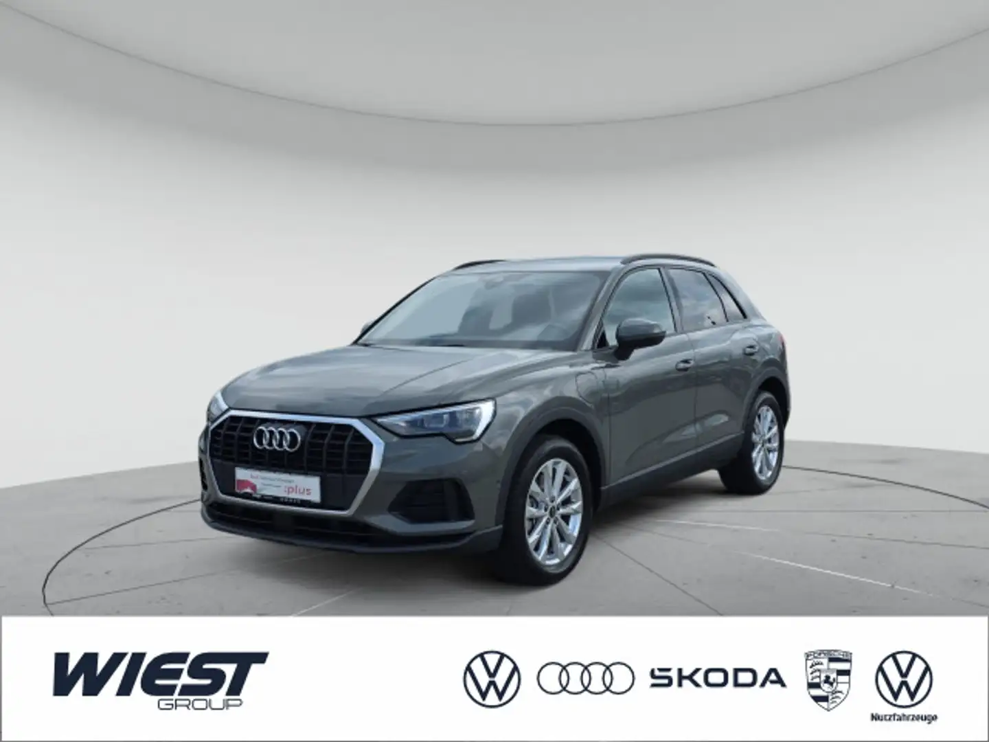 Audi Q3 45 TFSI e S tronic, S Line/KAM/AHK/VIRTUAL/NA Silber - 1