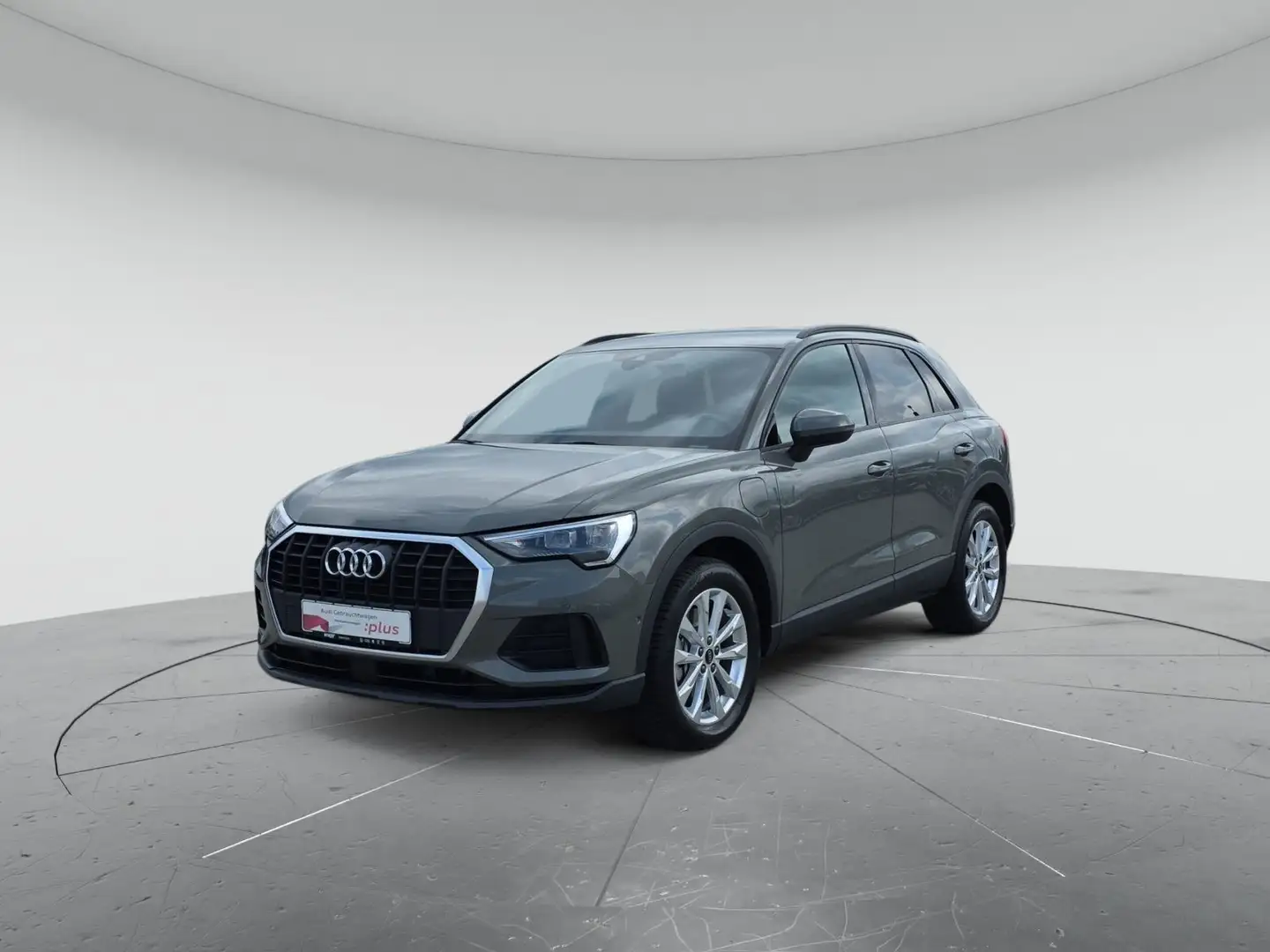 Audi Q3 45 TFSI e S tronic, S Line/KAM/AHK/VIRTUAL/NA Silber - 2