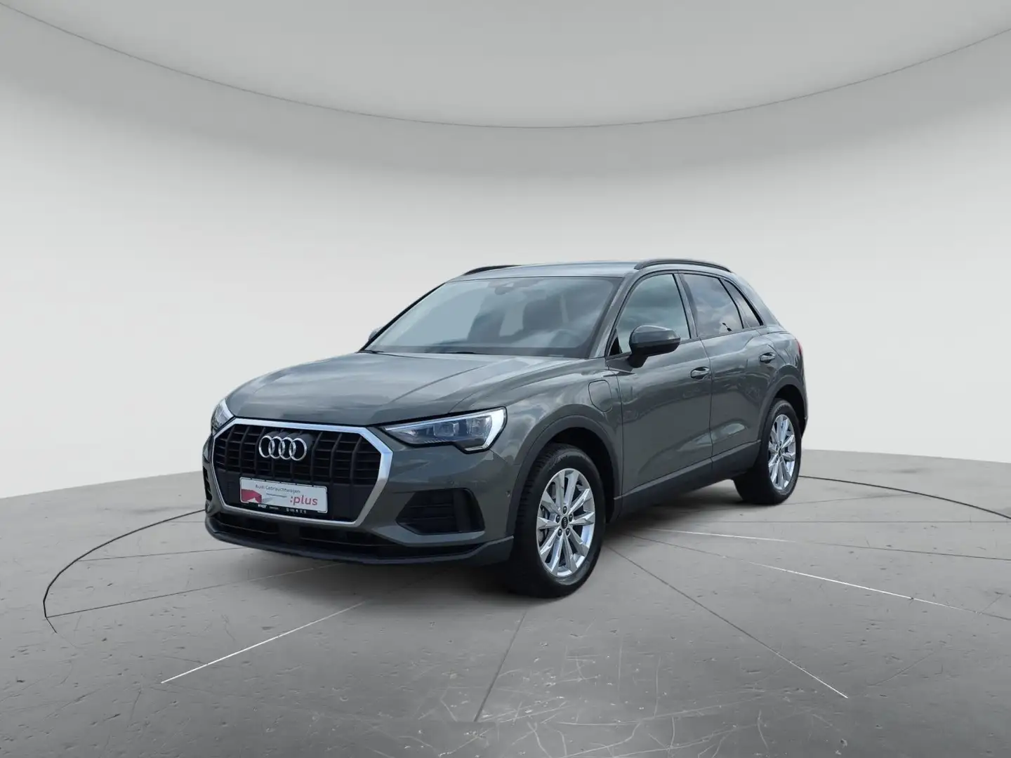 Audi Q3 45 TFSI e S tronic, S Line/KAM/AHK/VIRTUAL/NA Silber - 2