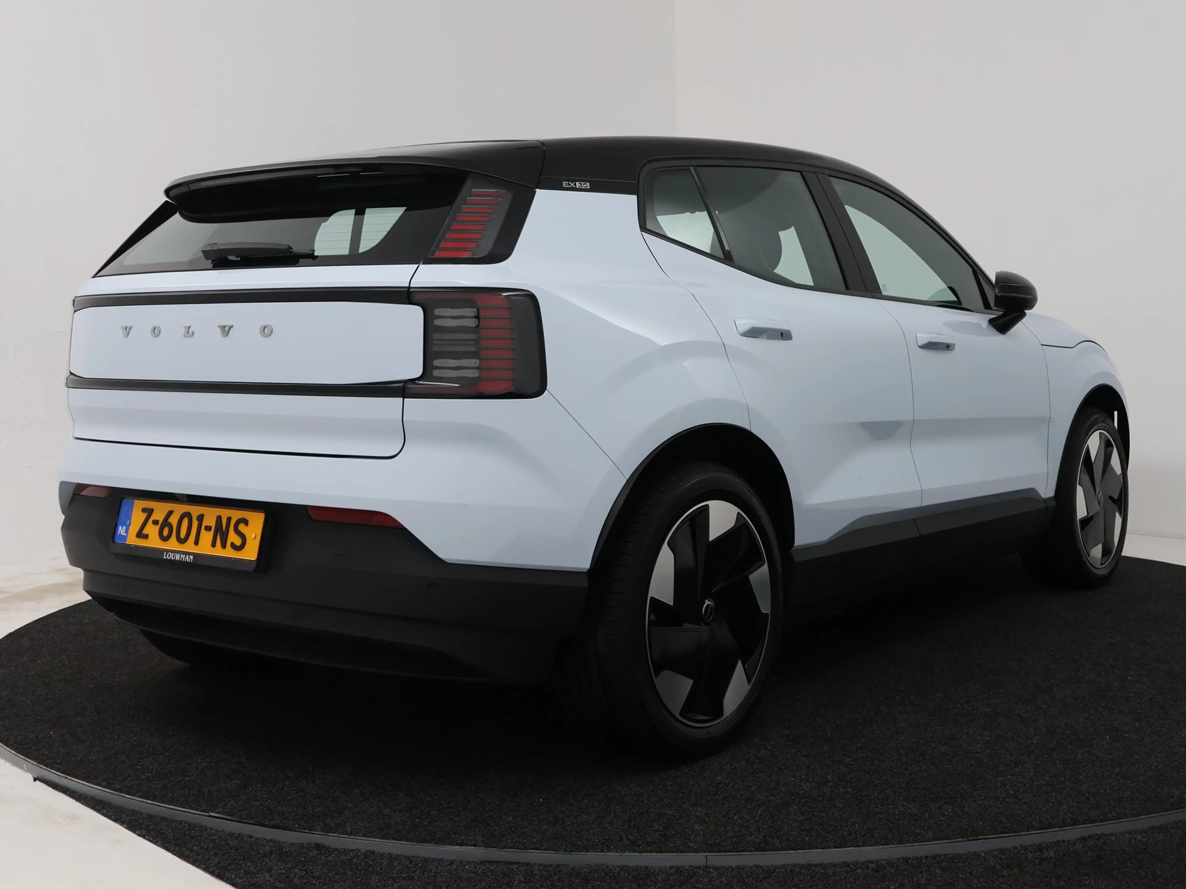 Volvo EX30 Single Motor Extended Range Plus 69 kWh | Harman K — photo 2