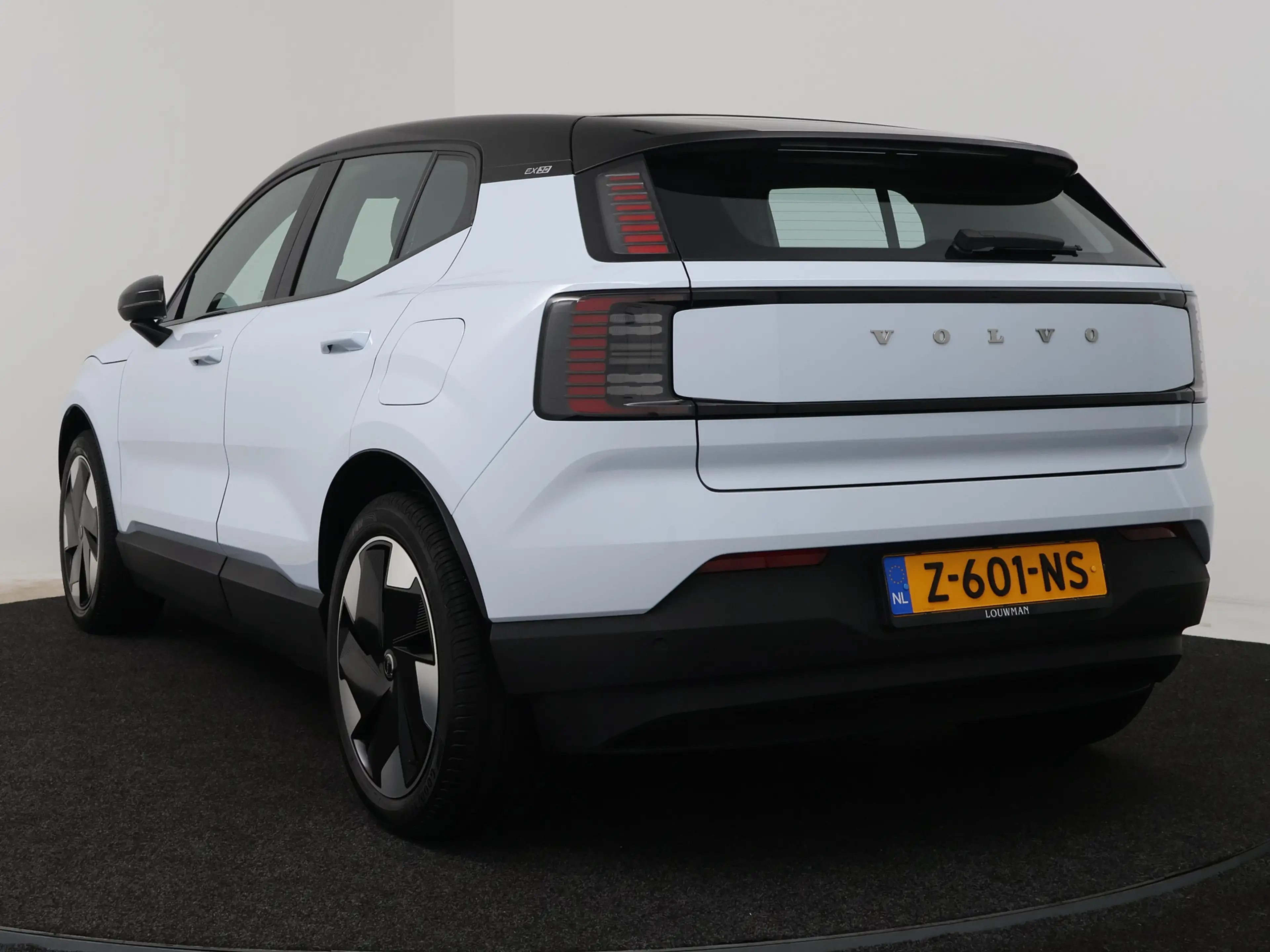 Volvo EX30 Single Motor Extended Range Plus 69 kWh | Harman K — photo 14